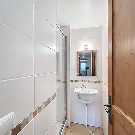Chalet Individuel Avec Garage, Terrasse, Buanderie Et Cuisine Equipee - Fr-1-560-149