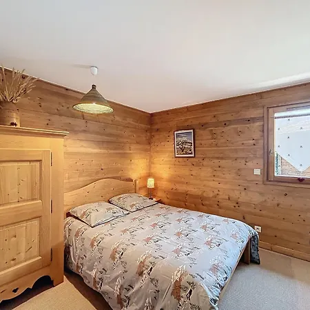 Individuel Avec Garage, Terrasse, Buanderie Et Cuisine Equipee - Fr-1-560-149 *