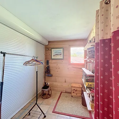 Chalet Individuel Avec Garage, Terrasse, Buanderie Et Cuisine Equipee - Fr-1-560-149