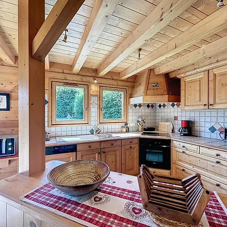 Individuel Avec Garage, Terrasse, Buanderie Et Cuisine Equipee - Fr-1-560-149